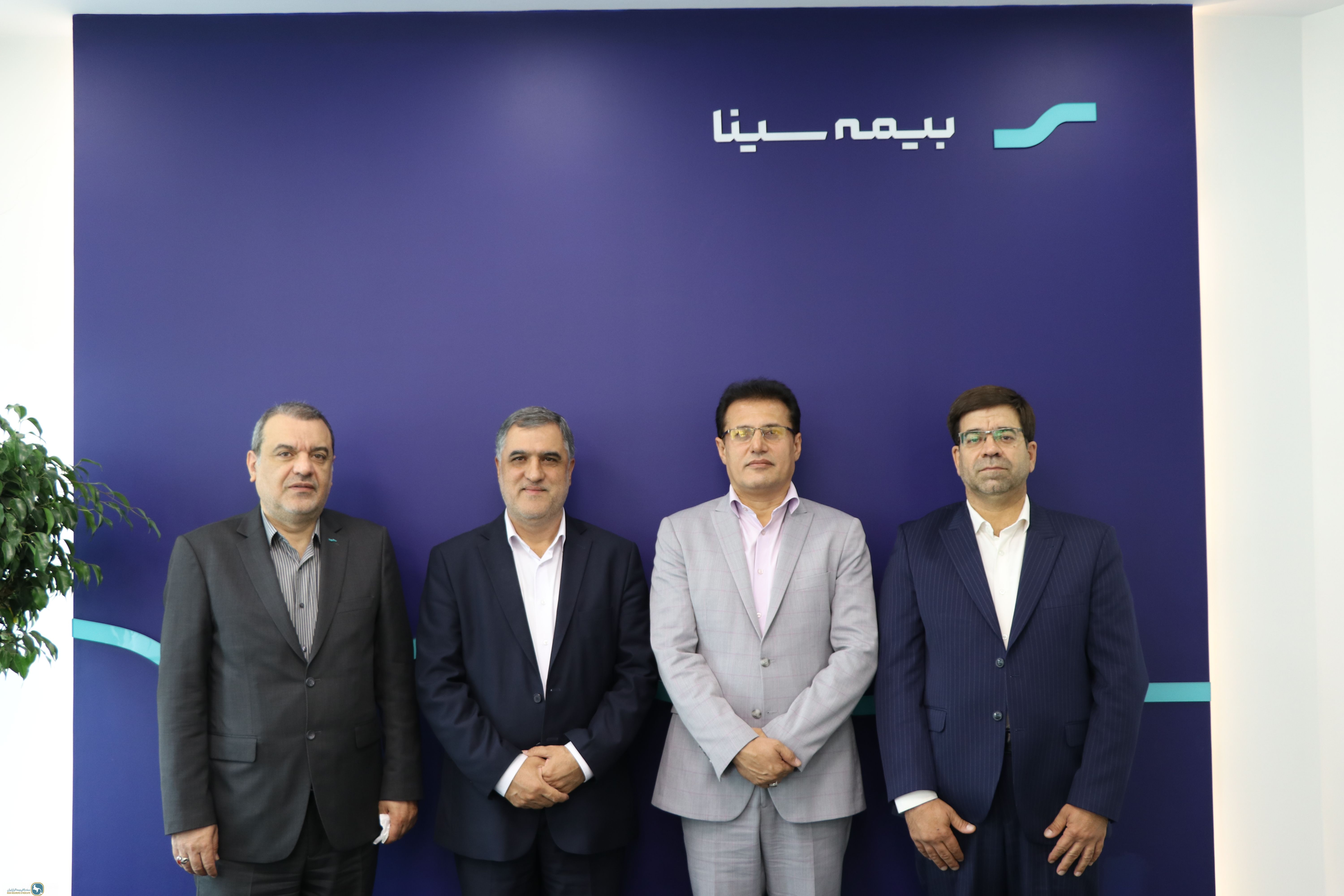 The presence of the Secretary General of Iran Insurers Syndicate in Dey Insurance and Sina Insurance