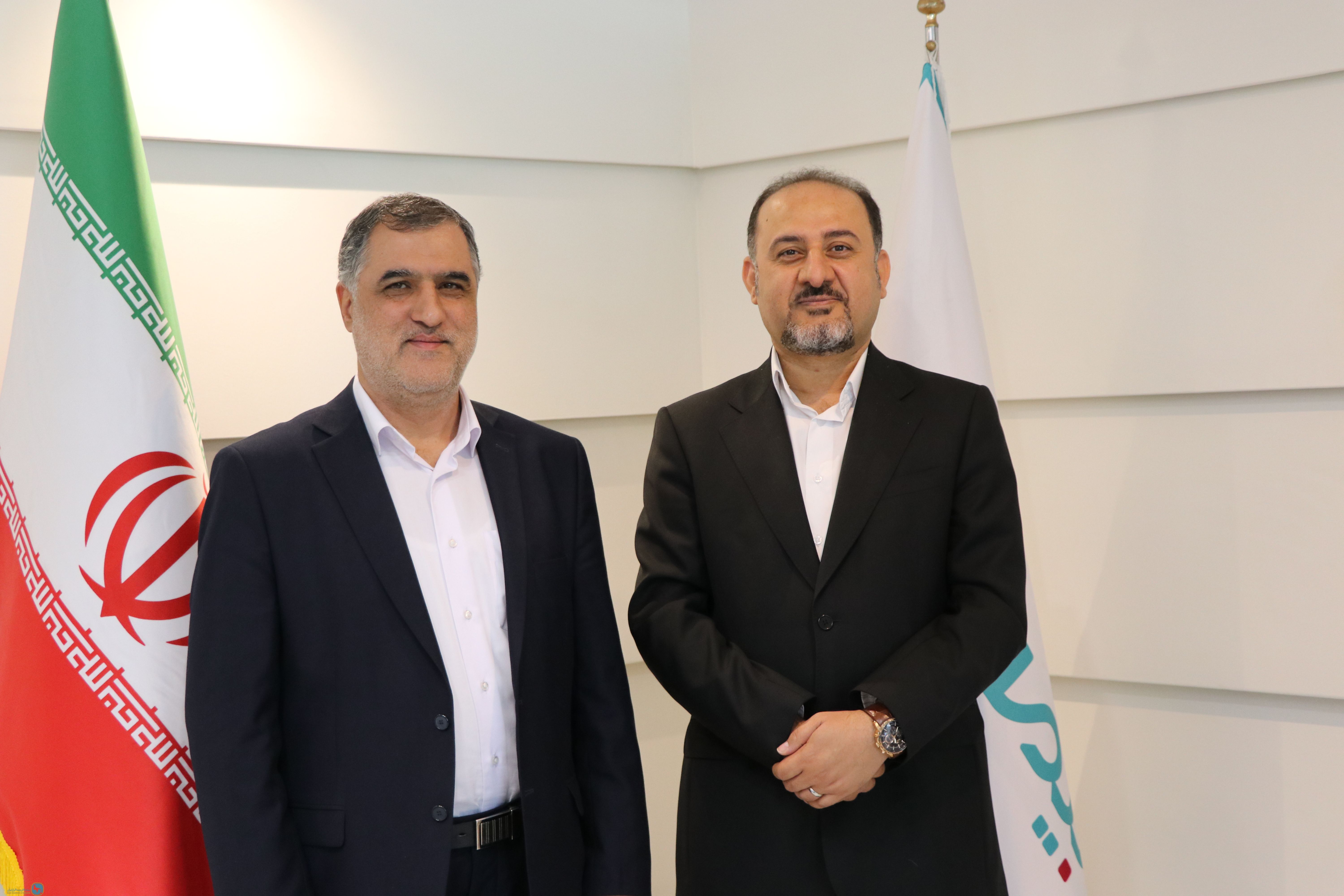 The presence of the Secretary General of Iran Insurers Syndicate in Dey Insurance and Sina Insurance