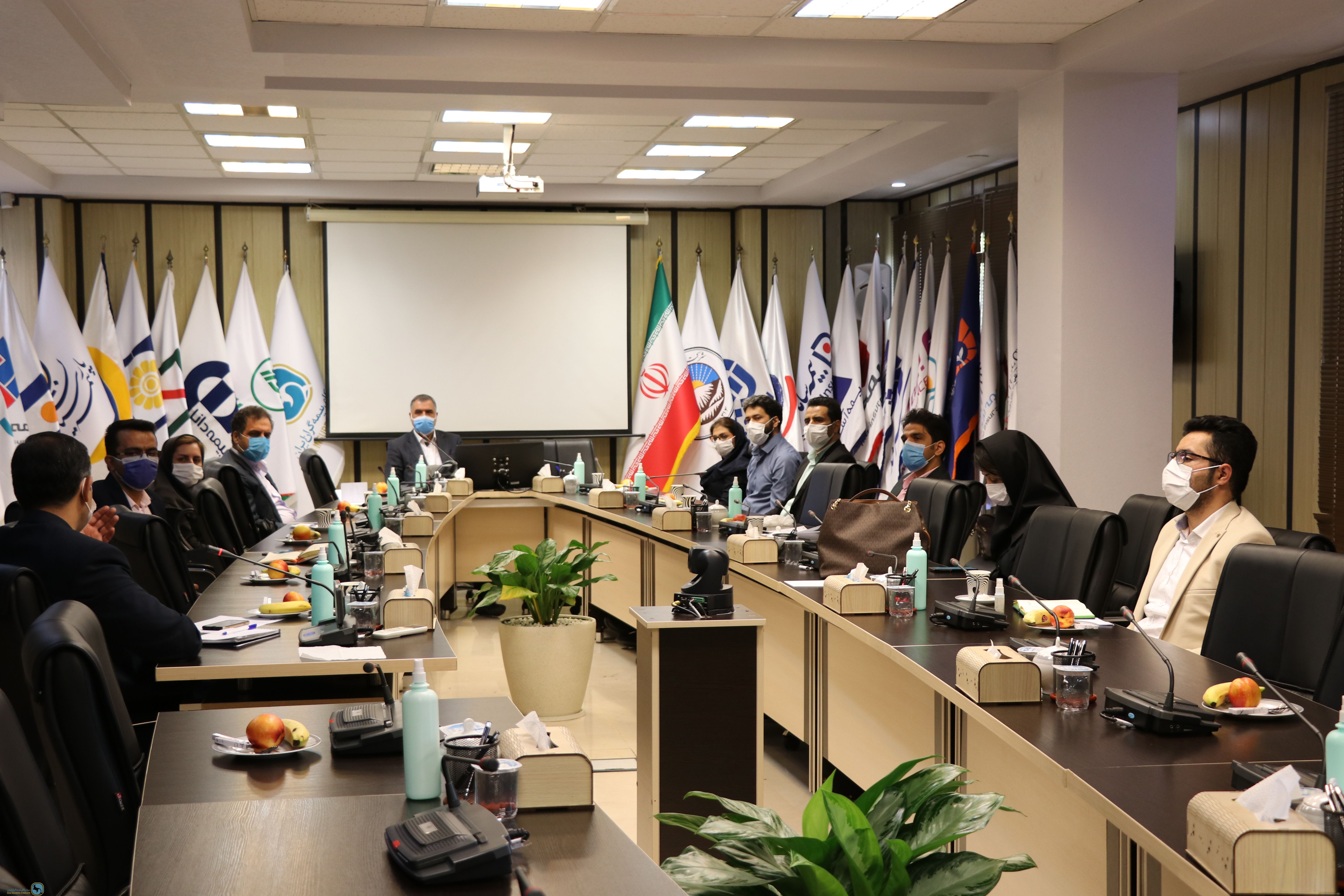 Meeting of official insurance actuaries with Dr. Karimi, the Secretary General of the Syndicate