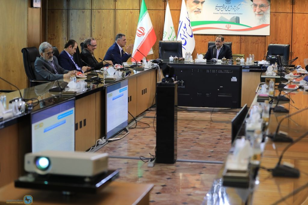 The joint meeting of the Iran Insurers Syndicate and the Research Center of the Iran Islamic Parliament