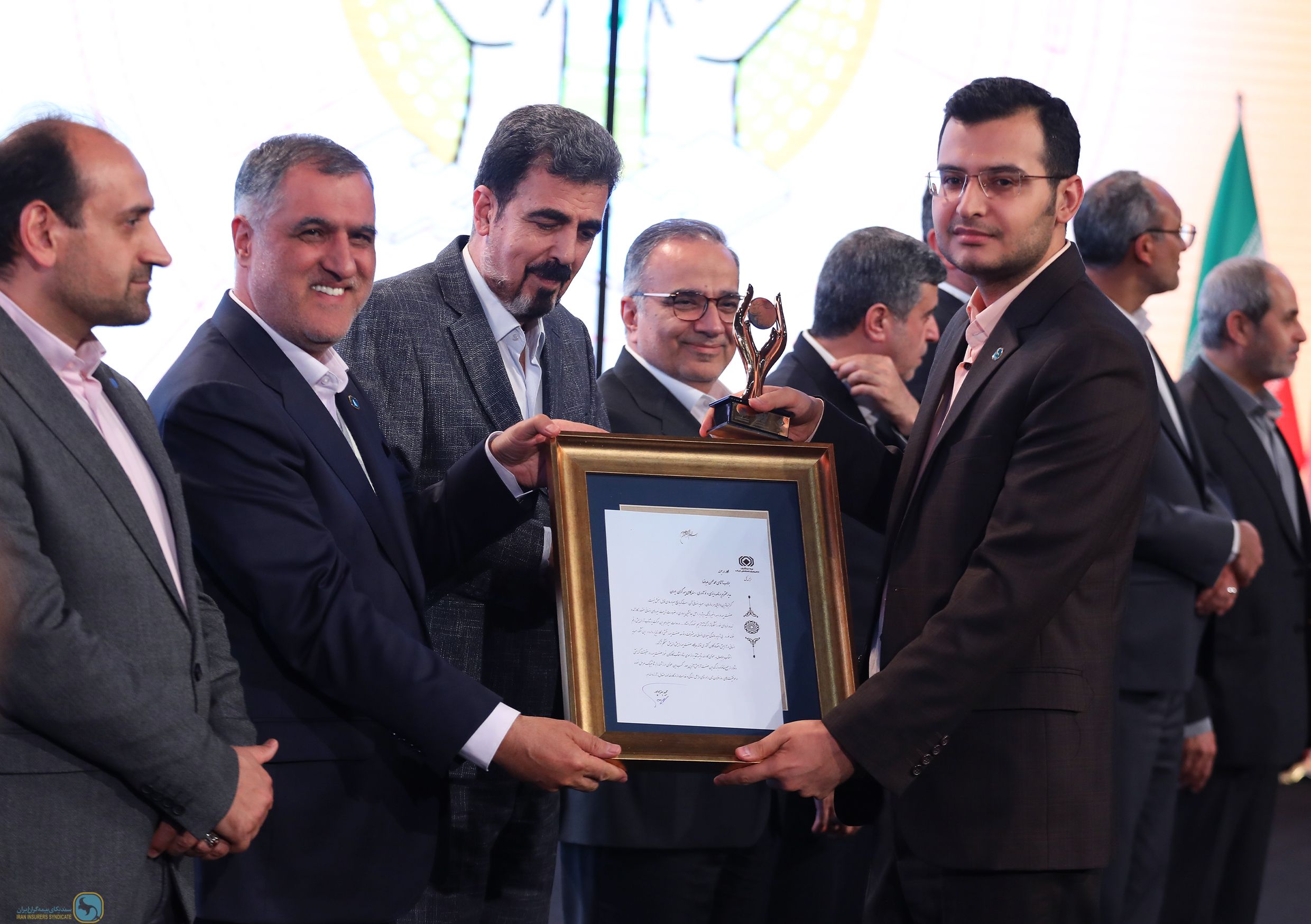 Choosing the director of planning and innovation of Iran Insurers syndicate as an exemplary manager of the insurance industry